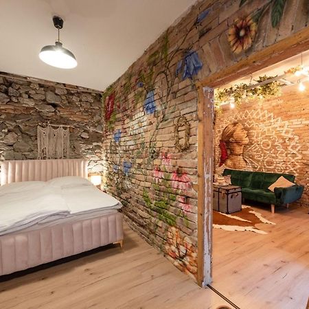 Accommodation At The Folklore Apartment Pressburg Exterior foto