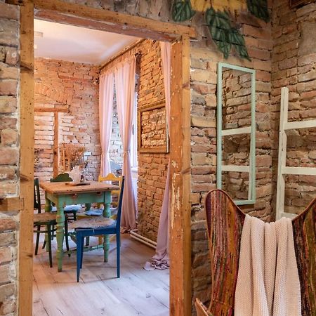 Accommodation At The Folklore Apartment Pressburg Exterior foto