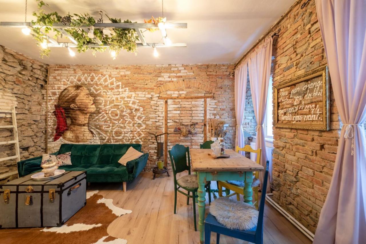 Accommodation At The Folklore Apartment Pressburg Exterior foto