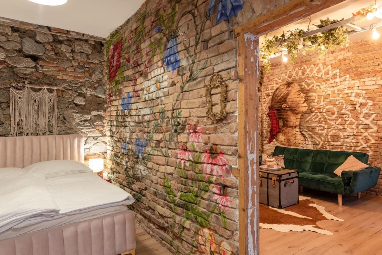 Accommodation At The Folklore Apartment Pressburg Exterior foto