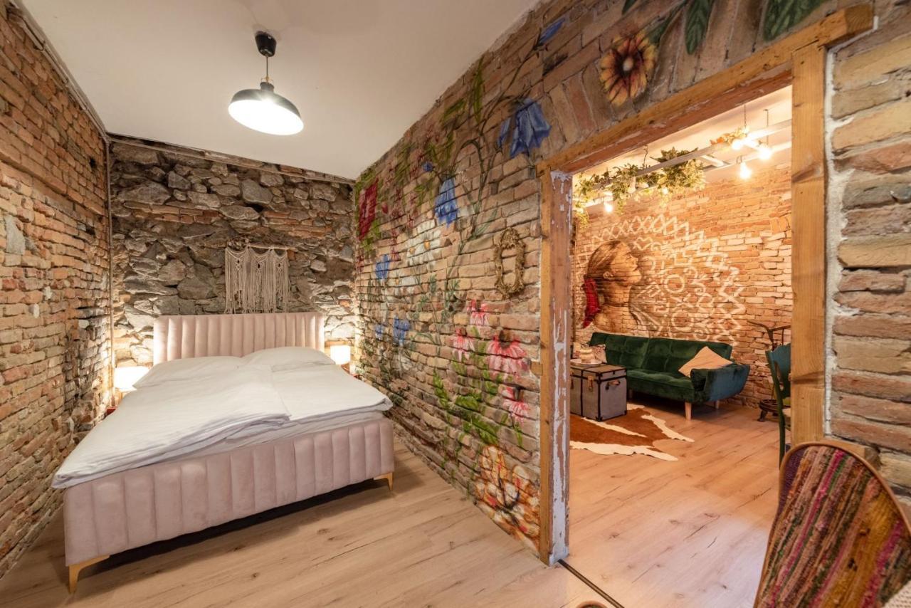 Accommodation At The Folklore Apartment Pressburg Exterior foto