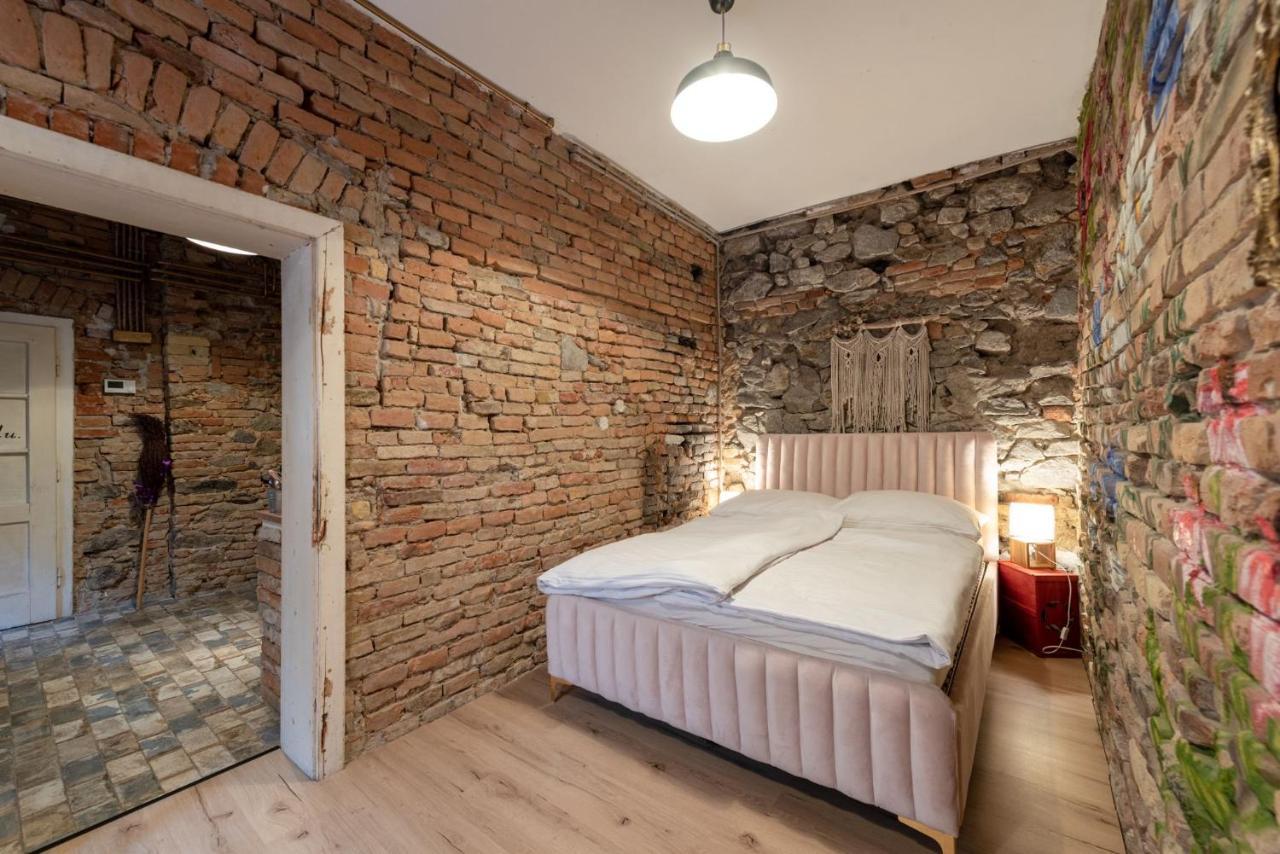 Accommodation At The Folklore Apartment Pressburg Exterior foto