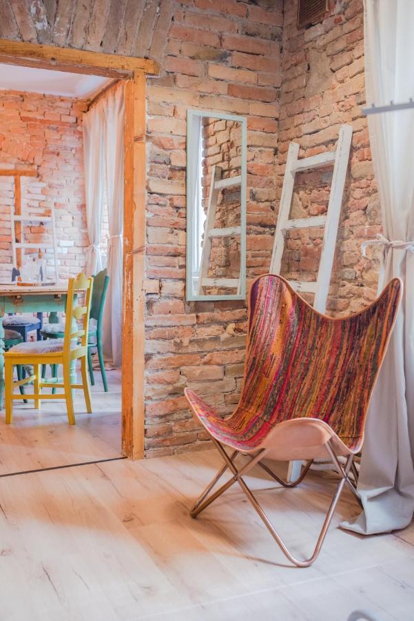 Accommodation At The Folklore Apartment Pressburg Exterior foto